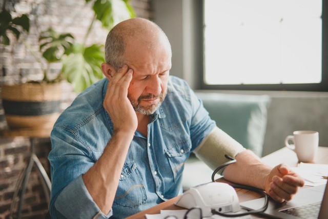 Thời tiết nắng nóng: Cẩn thận cơn tăng huyết áp cấp tính- Ảnh 1.