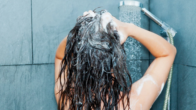 Ngày nào cũng gội đầu có sao không?- Ảnh 1.