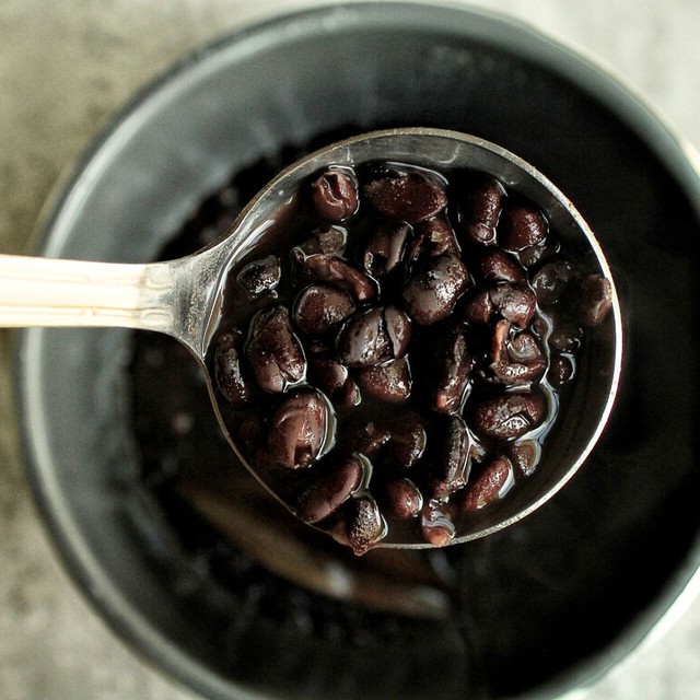 Vì sao nên uống nước đỗ đen rang?- Ảnh 1.